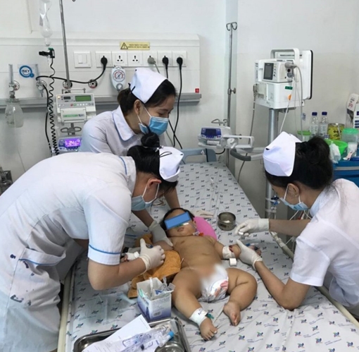 Cứu sống bệnh nhi 9 tháng tuổi bị điện giật